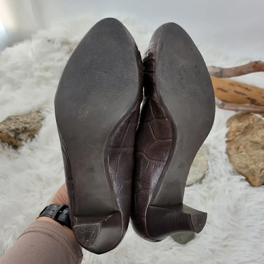 Henry Beguelin leather pumps with wood link accent (K)